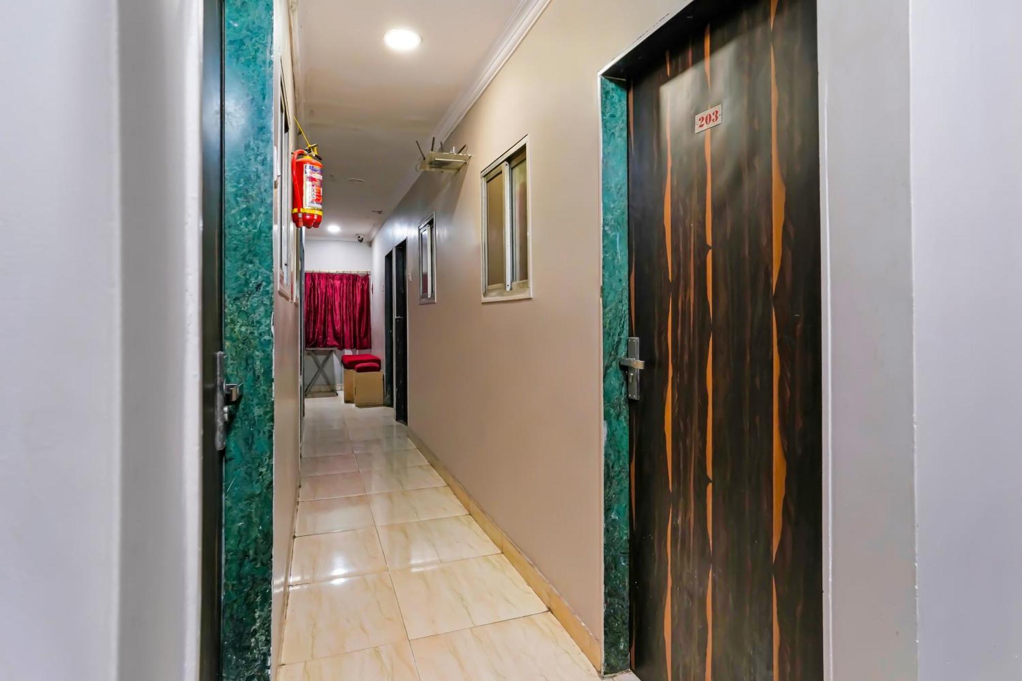Super Hotel O Homestay Andheri East Bombay Exterior foto